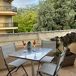 Magnifique 2 Pieces, Clim, Parking , Wifi 아파트 *