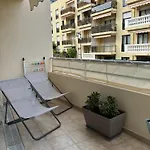 Magnifique 2 Pieces, Clim, Parking , Wifi 아파트 보로쉬르메르